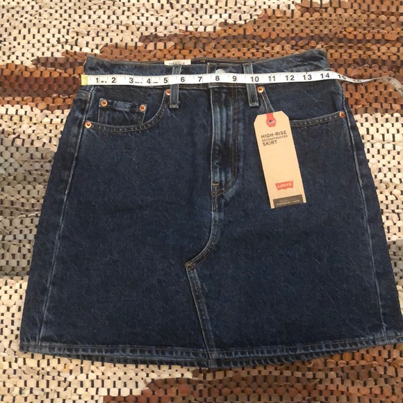 Levi’s High Rise Skirt - Picture 7 of 8